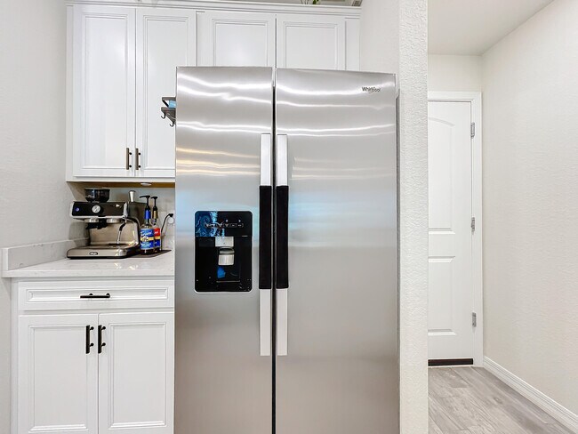 Building Photo - 2757 Troubadour St