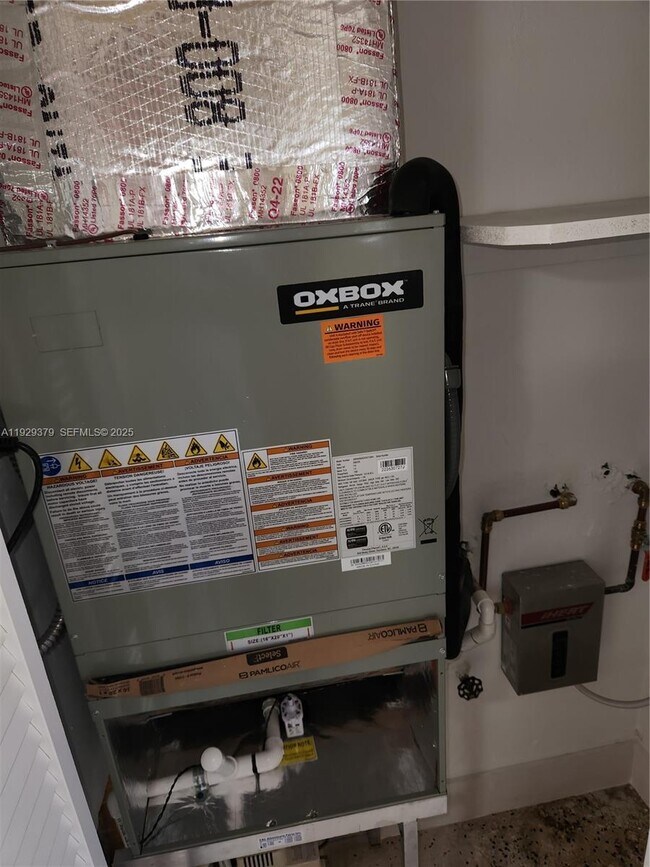 Building Photo - 2725 SW 25th St