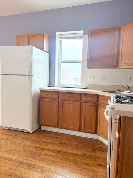 Building Photo - 1112 W 18th St