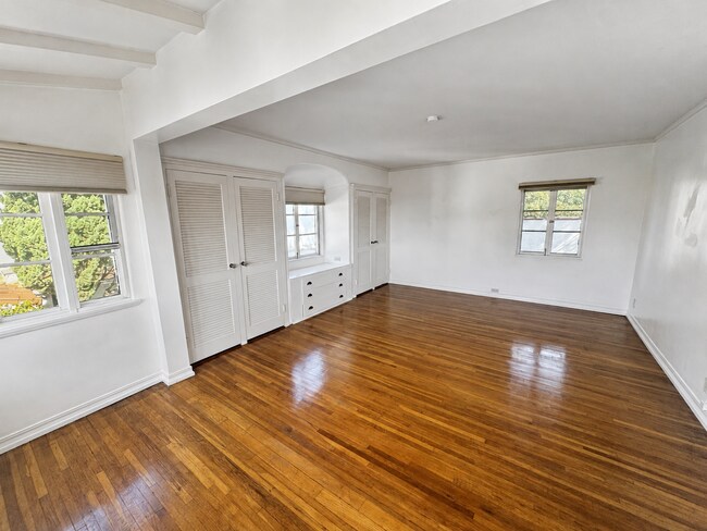 Building Photo - 352 Glen Ellen Dr