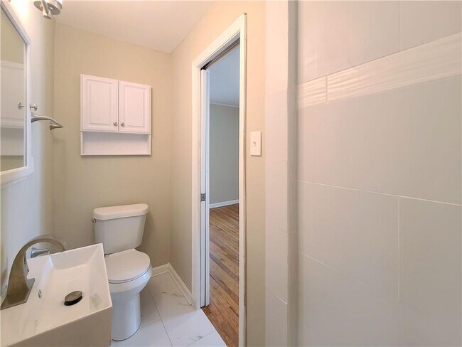 Building Photo - 3225 Forrest Hills Dr SW