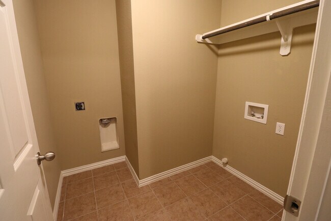 Building Photo - 3009 Breton St