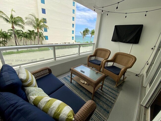 Building Photo - 5005 Collins Ave