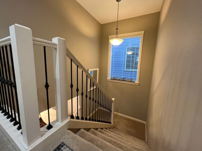 Building Photo - Beautiful Gresham 4 Bed, 2.5 Bath Home!