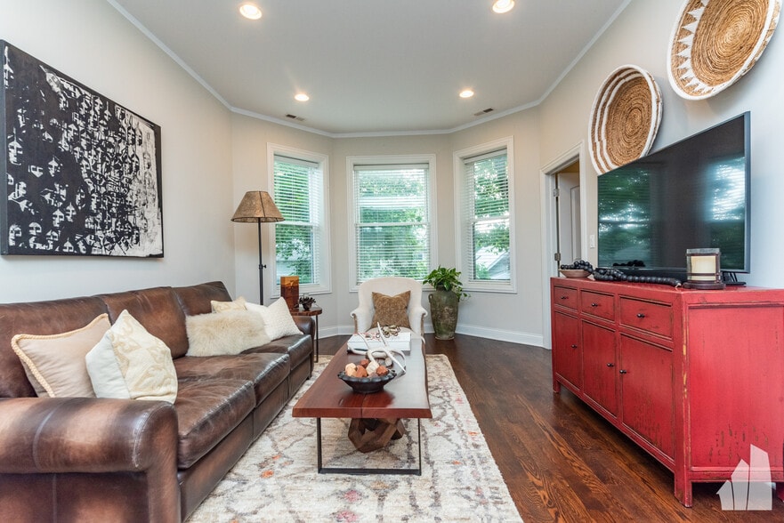 Building Photo - 839 Lyman Ave