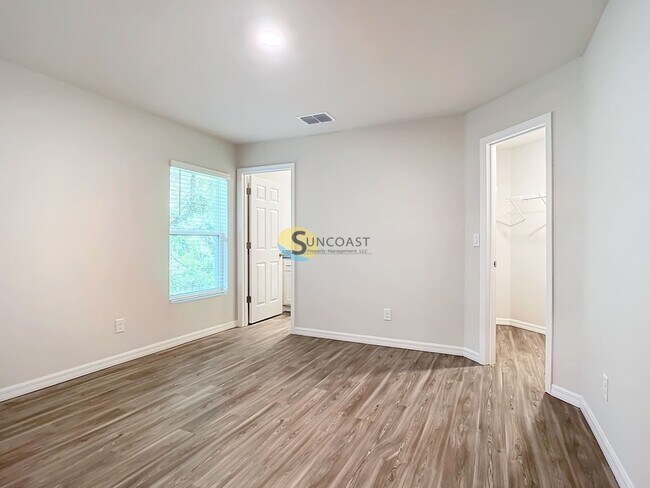 Building Photo - 10474 Pendleton Ave