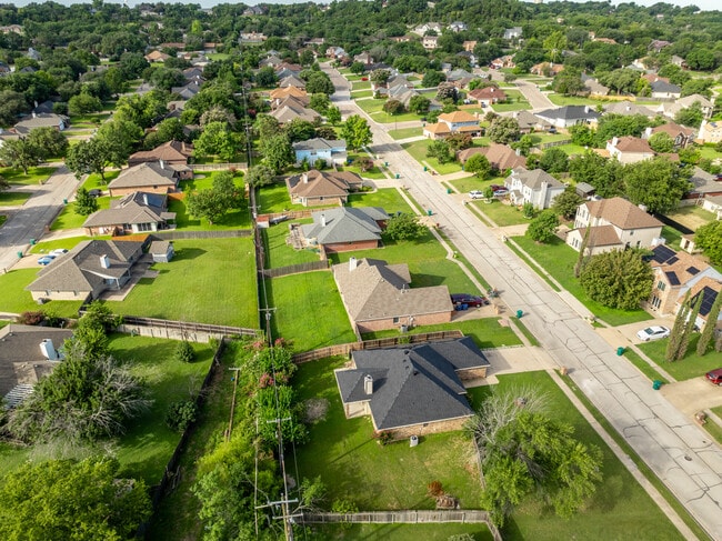 Building Photo - 605 Paintbrush Dr