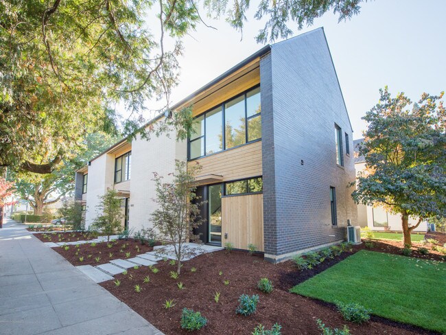 Building Photo - Atkinson Commons- Unit 1