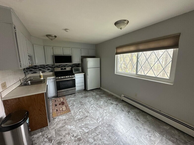 Building Photo - 48 Fernview Ave