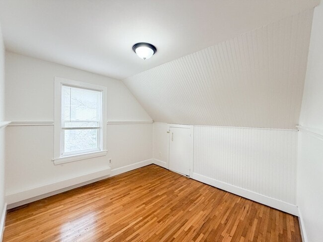 Building Photo - 102 Dysart St