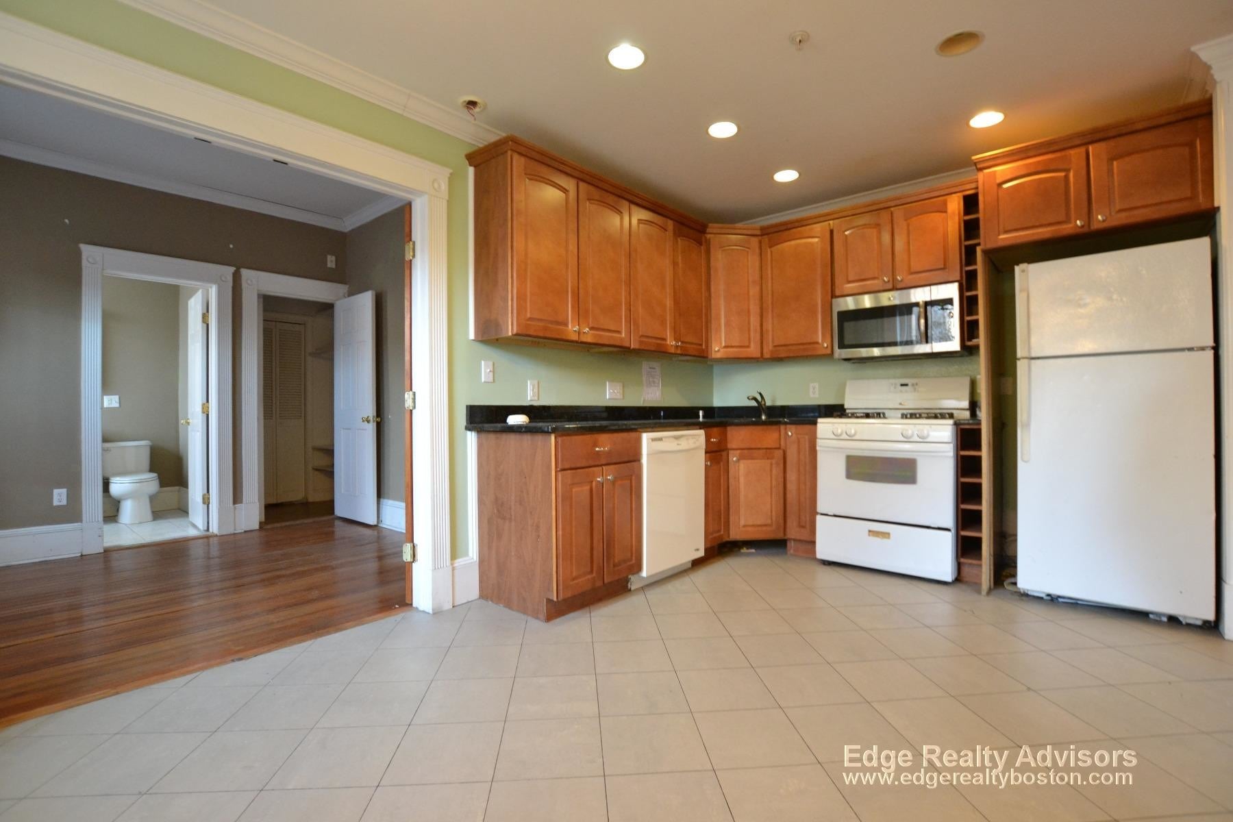 Building Photo - 14 Sutherland Rd