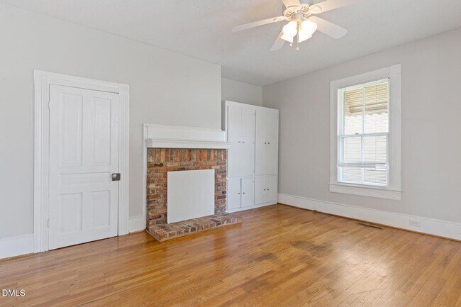 Building Photo - 106 W Ivey St
