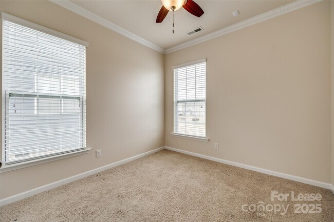 Building Photo - 327 Hawks Creek Pkwy
