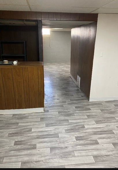 Building Photo - 570 Jamestown Ct