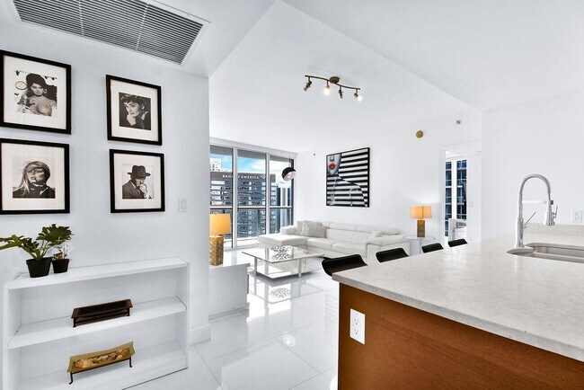 Building Photo - 475 Brickell Ave