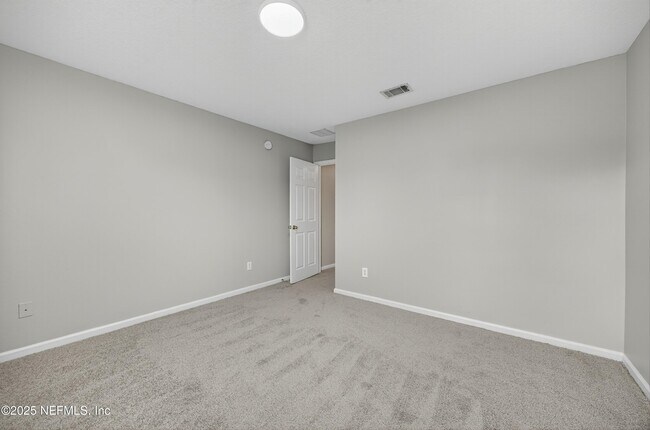 Building Photo - 655 Scrub Jay Dr