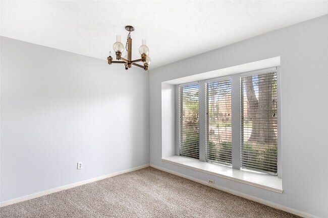Building Photo - 2130 Lake Hills Dr