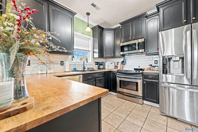 Building Photo - 25850 Iron Gate Dr