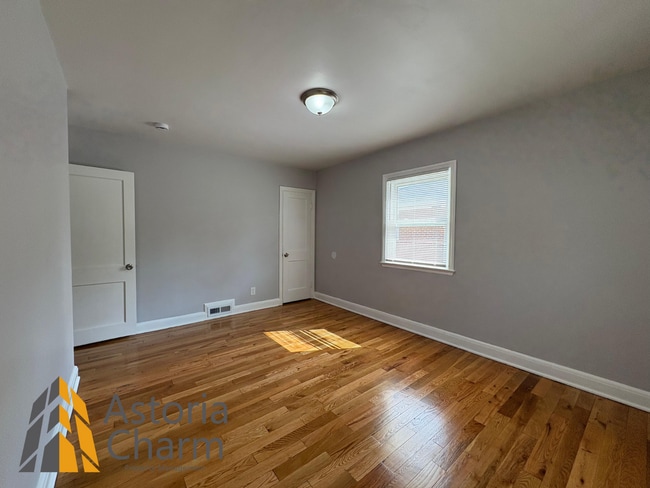 Building Photo - Warm & Welcoming 3 Bed, 2 Bath Home with C...