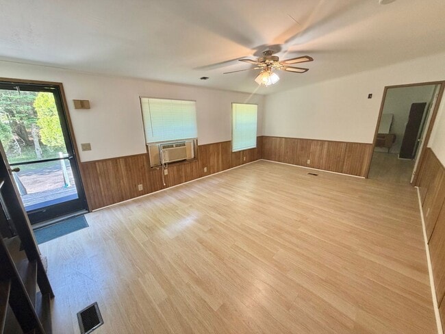 Building Photo - 166 Smith Ln
