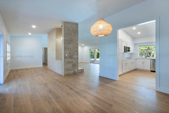 Building Photo - 13050 SW 71st Ave