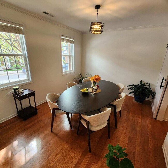 Building Photo - Stunning 3BD, 2.5BA Raleigh Townhome with a 1-Car Garage and Premier HOA Amenities