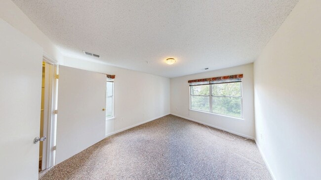 Building Photo - Ground Level 3 + 2 Spacious Updated condo