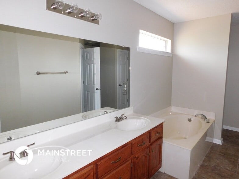 Building Photo - 6198 Braybourne Main