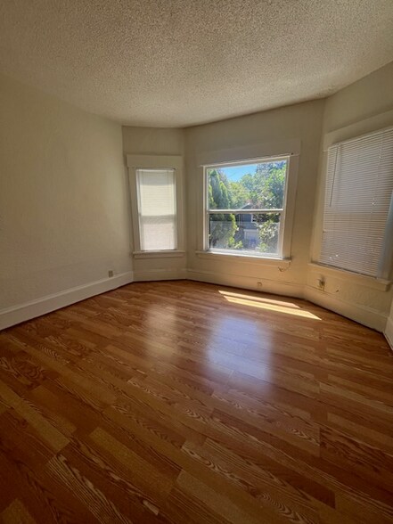 Primary Photo - 3904 N Albina Ave