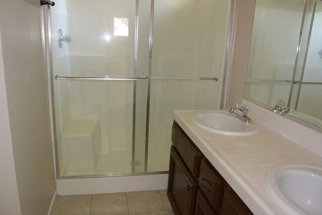 Building Photo - Desirable SW area