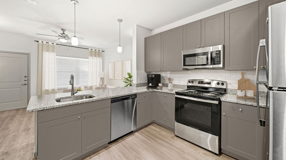 Primary Photo - Camden Leander