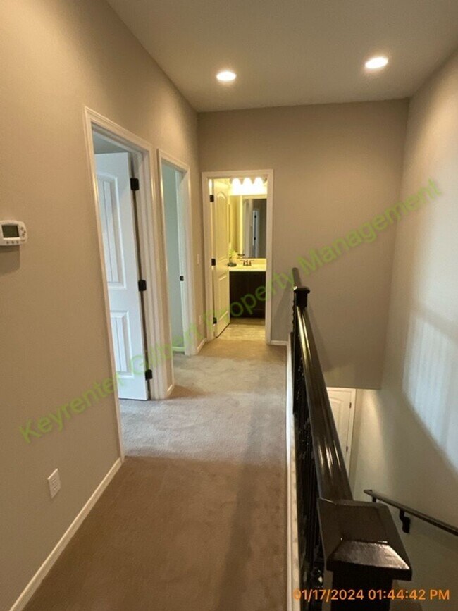Building Photo - 3 bed/2.5 bath Condo in Gilbert’s Lofts in...