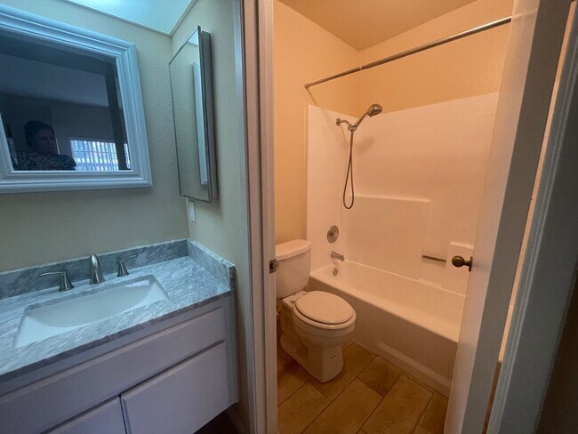 Building Photo - Adorable 2bdrm/2ba in Rancho Santa Margarita