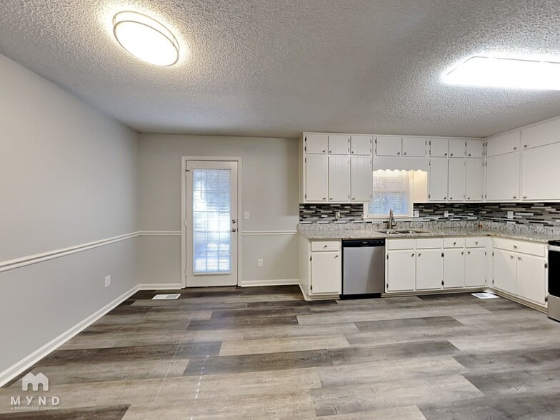 Building Photo - 1620 River Trce