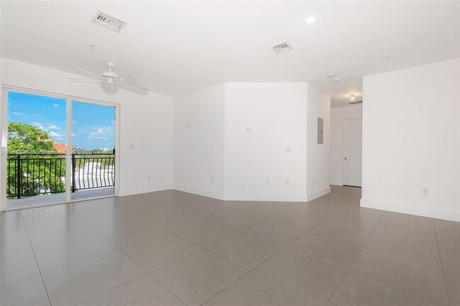 Building Photo - 555 E Dania Beach Blvd