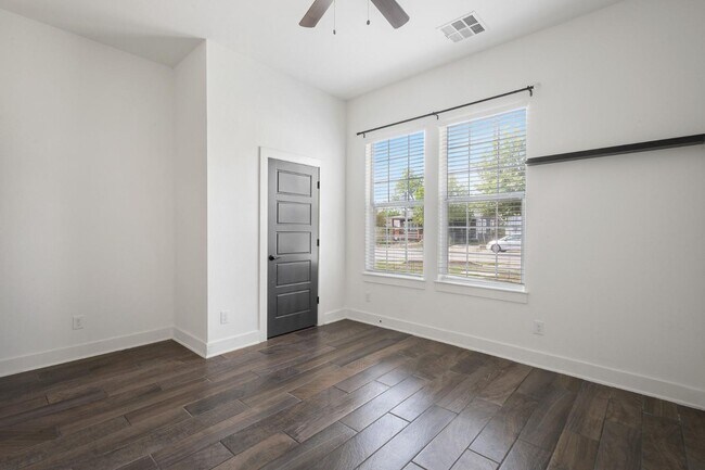 Building Photo - 534 Rigsby Ave