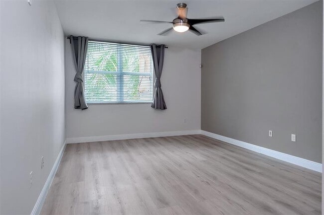 Building Photo - 2421 NE 65th St