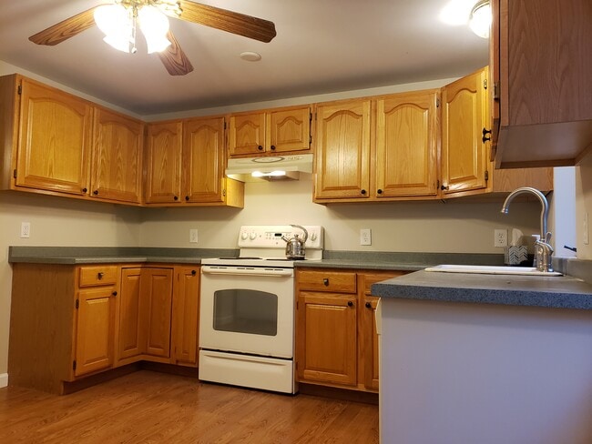 Kitchen - 8 Everett Ct