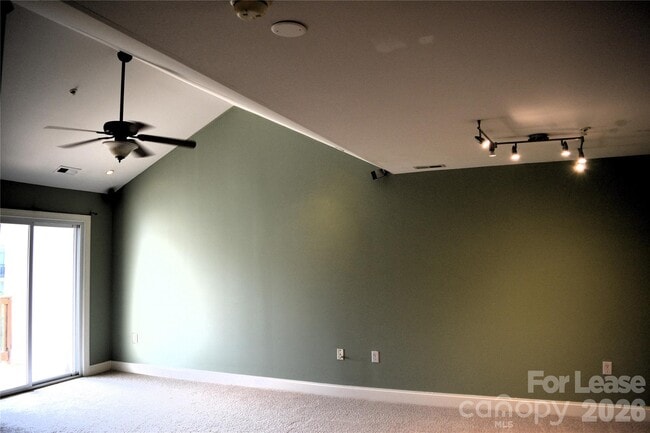 Building Photo - 6321 Park Creek Dr