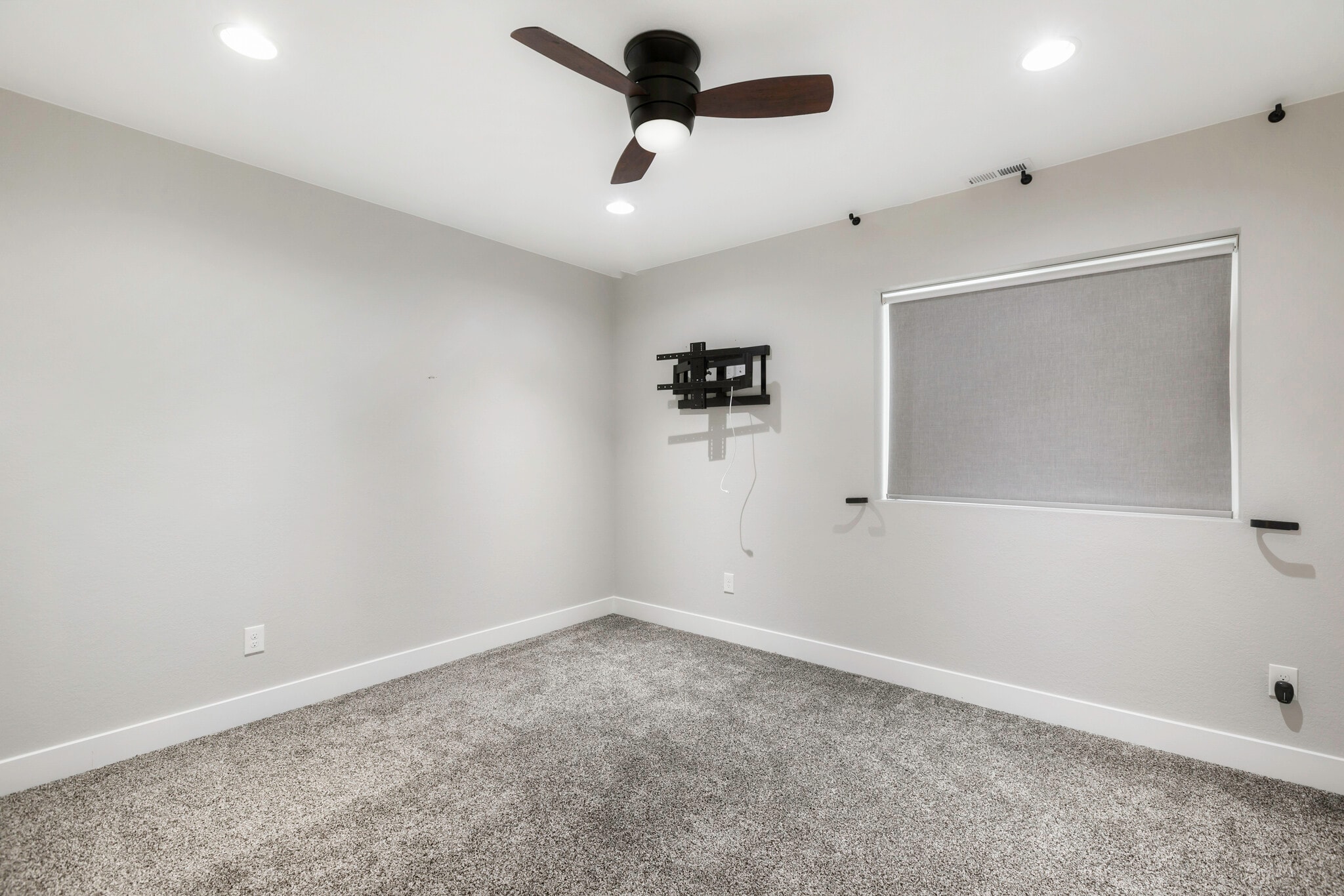 Building Photo - 2131 Seaglass St
