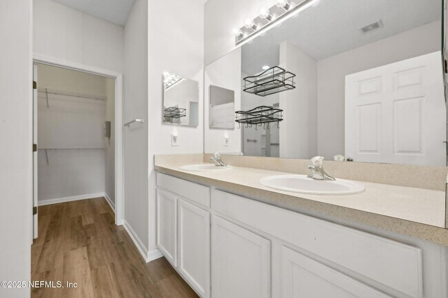 Building Photo - 12301 Kernan Forest Blvd