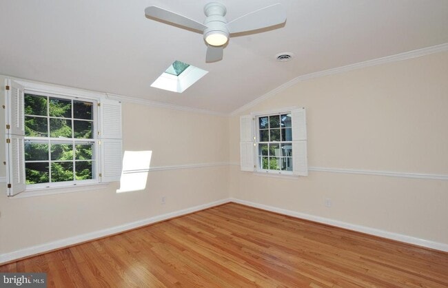 Building Photo - 6003 Woodacres Dr
