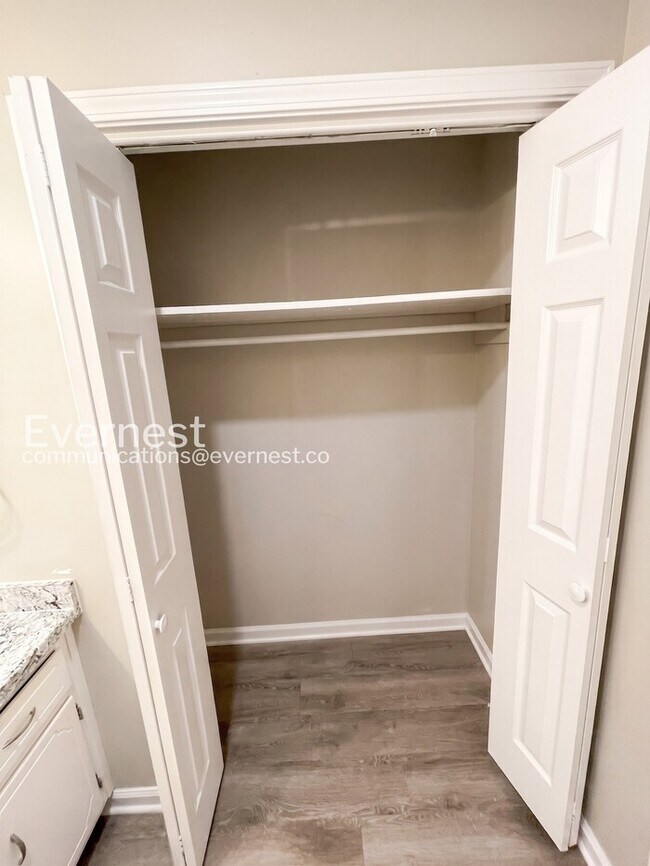 Building Photo - 901 Cimarron Ct