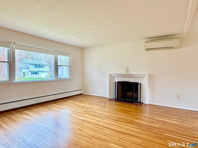Building Photo - 47 Fuller Dr