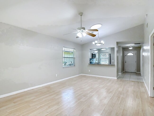 Building Photo - UPDATED 2 Bed, 2 Bath Home with Screened Lanai & Garage!