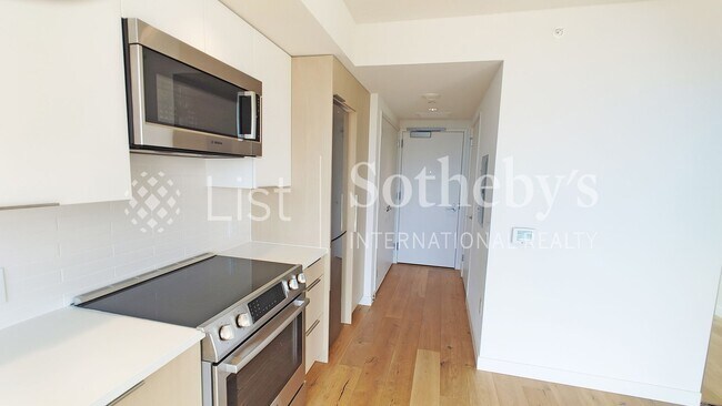 Building Photo - Ae'o #2710  |  Honolulu, HI