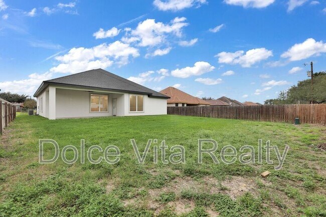 Building Photo - 1416 N Lookout Dr