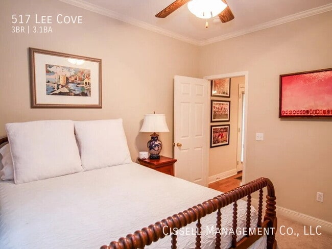 Building Photo - 517 Lee Cove