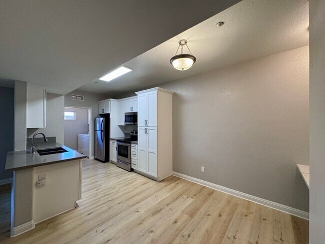 Building Photo - 41410 Juniper St