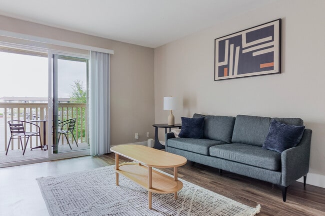 Building Photo - 644 Edgewater Blvd